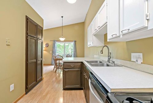 1558 Baylor Ct, Saint Paul MN 55122-4820 exterior