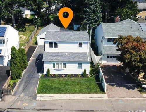 47 22 St, Huntington Station NY 11746-3240 exterior