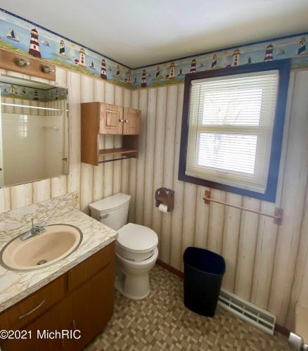 5454 Londonderry Dr, Grand Rapids MI 49508-6325 exterior