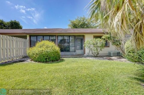 3 Mayfair Ln, Boynton Beach FL 33426-7717 exterior