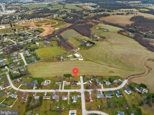 106 Lee Ann Ct, Hanover PA 17331-9560 exterior