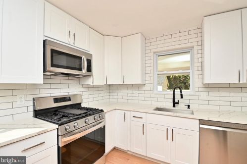 148 Moncure Dr, Alexandria VA 22314-4946 exterior