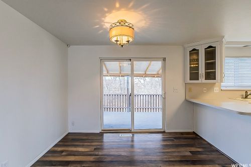 8146 Bryce Dr, Sandy UT 84070-0457 exterior