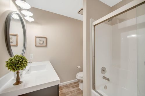 8706 134 St, Saint Paul MN 55124-7232 exterior