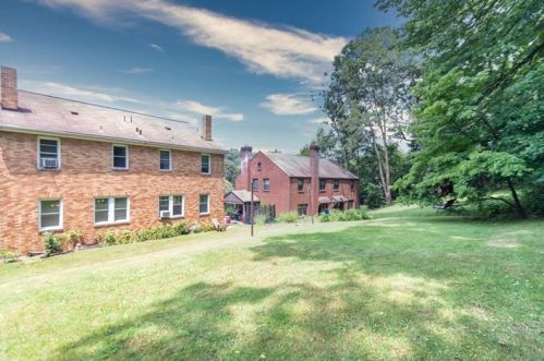 132 Mount Lebanon Blvd, Pittsburgh PA 15234-1243 exterior