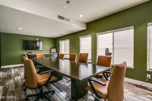 5450 Deer Valley Dr, Phoenix AZ  85054-8118 exterior