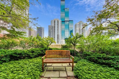 360 Randolph St, Chicago IL  60601-5069 exterior