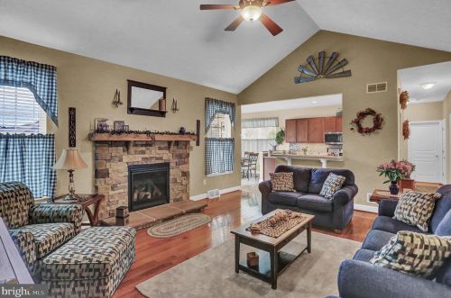 296 Friendly Dr, Hanover PA 17331 exterior