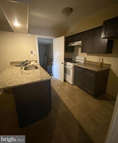 2105 10th St, Chester, PA 19013-2610