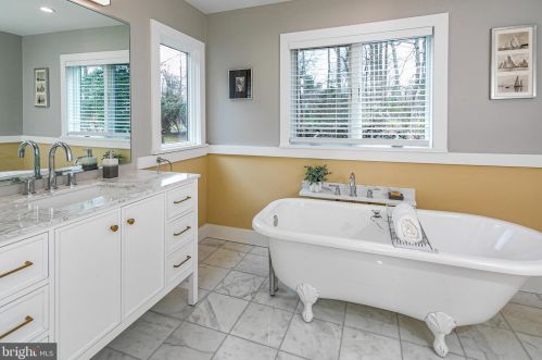 41 Manning Ln, Trenton NJ  08648-1018 exterior