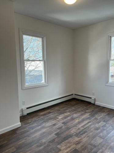 209 Cedar St, Valley Stream NY 11580-4907 exterior