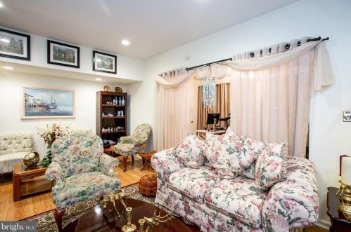 13 Drewes Ct, Trenton NJ  08648-2633 exterior