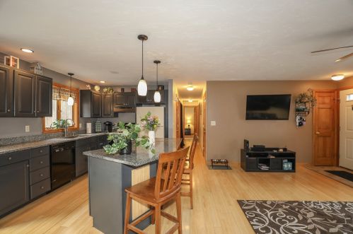 63 Chichester Rd, Concord NH 03307-0706 exterior