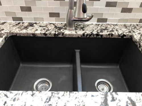 8422 Saginaw Ave, Chicago IL 60617-2028 exterior