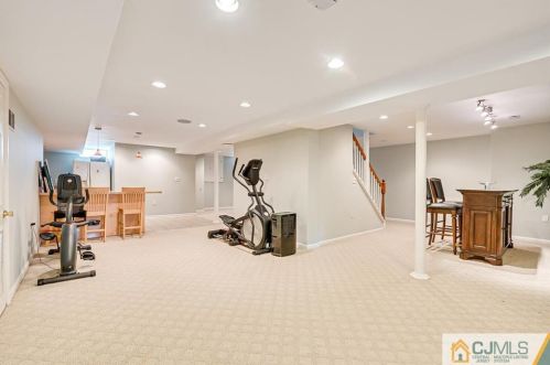 16 Sonia Ct, Edison NJ 08820-4443 exterior