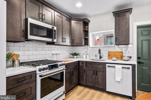 831 Greenwich St, Philadelphia PA 19147-6409 exterior