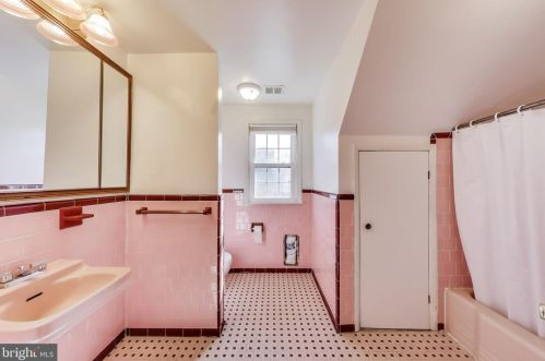 1101 Morningside Ln, Alexandria VA 22308-1042 exterior