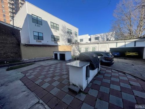 181 Graham Ave, Paterson NJ  07508-2422 exterior