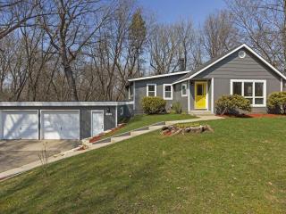 13314 Inverness Rd, Hopkins MN  55305-4007 exterior