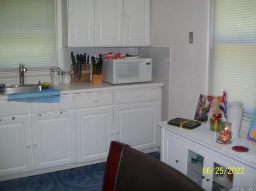 20 Mclaughlin Ter, Derby CT 06418-2126 exterior