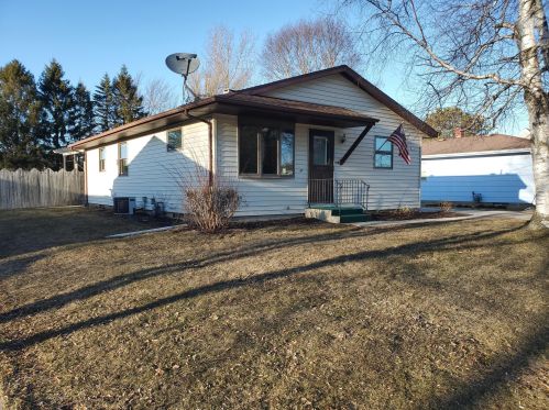 1130 Thomas St, Manitowoc WI 54220-2250 exterior