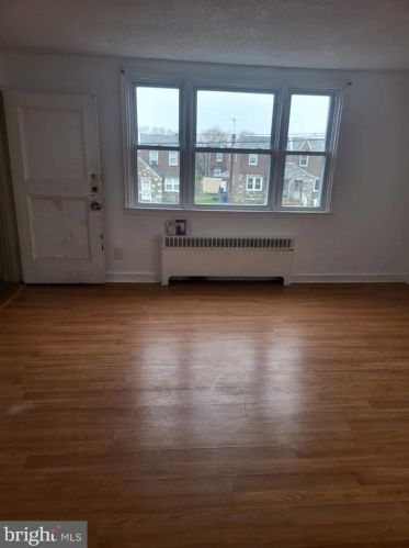 1027 Knorr St, Philadelphia PA 19111-4908 exterior