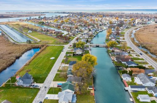 6334 Marina Dr, Algonac MI 48001-4212 exterior