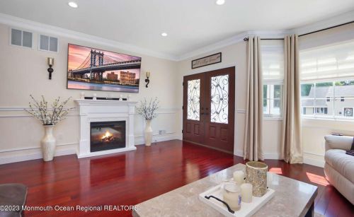 15 Sunrise Rd, Old Bridge, NJ 08857-1435