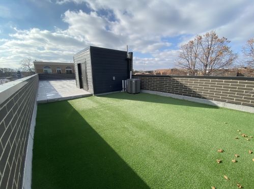 2254 Roscoe St, Chicago IL 60618-6254 exterior