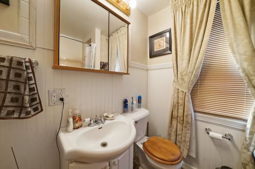 8417 Brandon Ave, Chicago IL 60617-4457 exterior