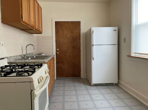 2508 77th St, Chicago IL  60649-4710 exterior