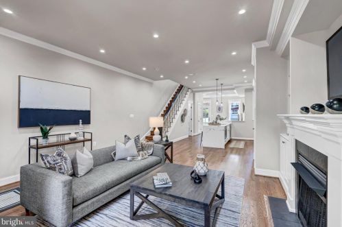 305 7th St, Washington DC  20003-4307 exterior