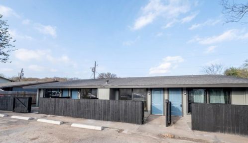 2610 Ektom Dr, Austin TX  78745-2603 exterior