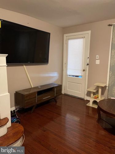 5820 Carpenter St, Philadelphia PA 19143-3010 exterior