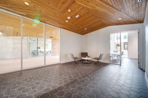 900 1st St, Austin TX 78704-1649 exterior