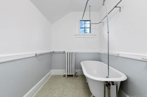 458 Main St, Meriden CT 06451-5090 exterior