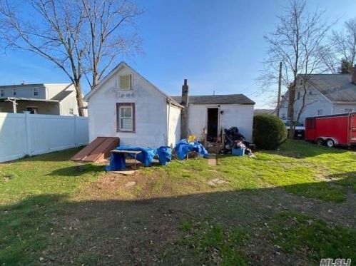 19 9 Ave, Huntington Station NY 11746-2219 exterior