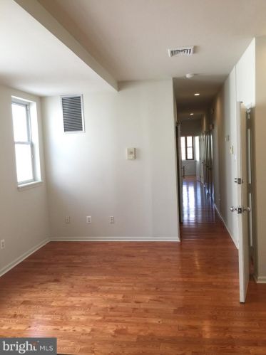 606 2nd St, Philadelphia PA 19133-3303 exterior