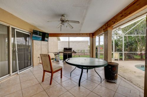 174 Dalton Cir, Fort Pierce FL 34953-5847 exterior