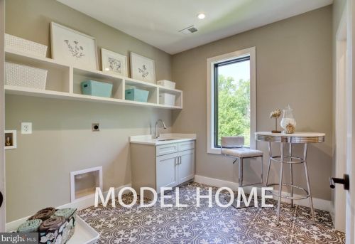 1100 Balls Hill Rd, Mc Lean VA 22101-2039 exterior