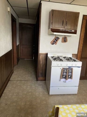 303 Haledon Ave, Paterson NJ 07508-2770 exterior