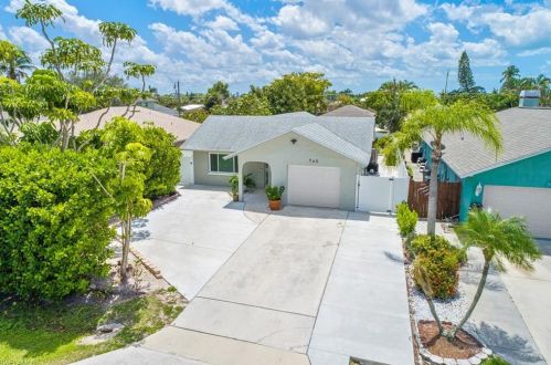 760 100 Ave, Naples FL 34108-2240 exterior