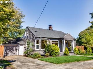 6151 Alton St, Portland, OR 97213-3219