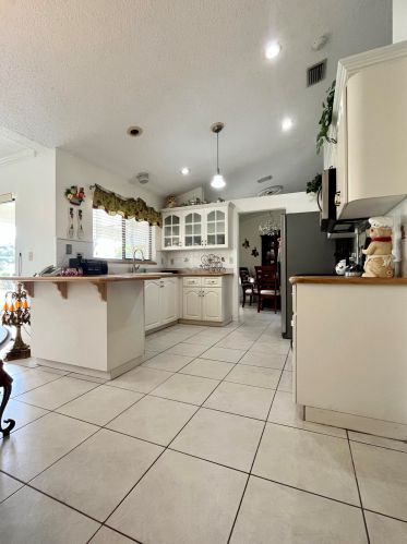 3049 Wake Rd, Fort Pierce, FL 34984-6532