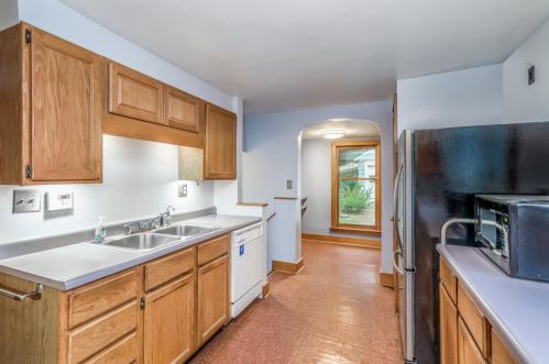 1419 Valley Ave, Grand Rapids MI 49504-2949 exterior