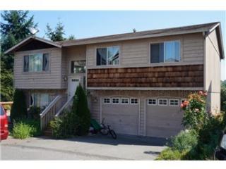 3010 Charlestown St, Seattle, WA 98126-2525