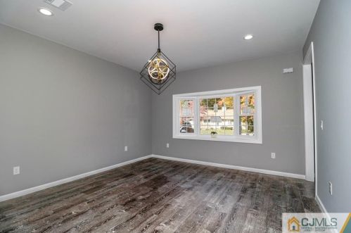 6 Dayton Rd, Edison NJ  08817-4007 exterior