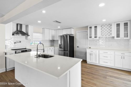 1470 Plum Ave, Merritt Island FL 32952-5855 exterior