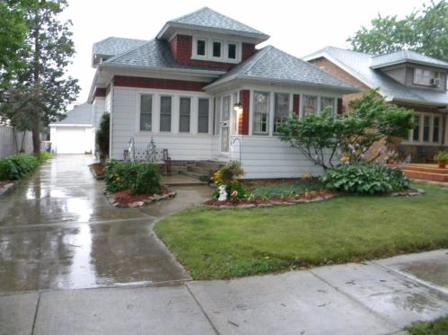 2321 61st St, Milwaukee, WI 53219-2136