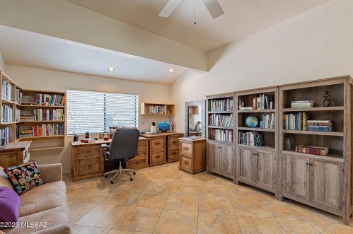 1024 Camino Diestro, Tucson AZ 85704-7694 exterior